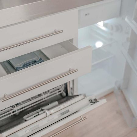 Apartment Mit Kueche, Arbeitsplatz Und Xxl Sofa นอยส์ ภายนอก รูปภาพ