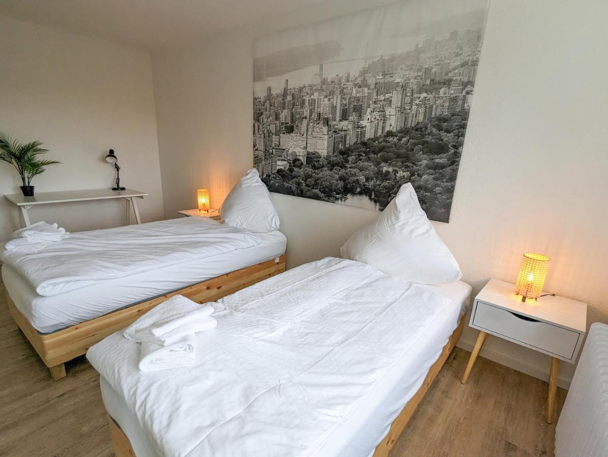 Apartment Mit Kueche, Arbeitsplatz Und Xxl Sofa นอยส์ ภายนอก รูปภาพ